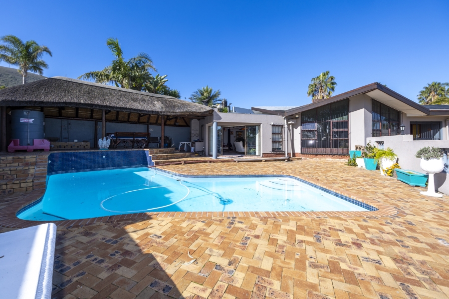 6 Bedroom Property for Sale in Plattekloof 1 Western Cape
